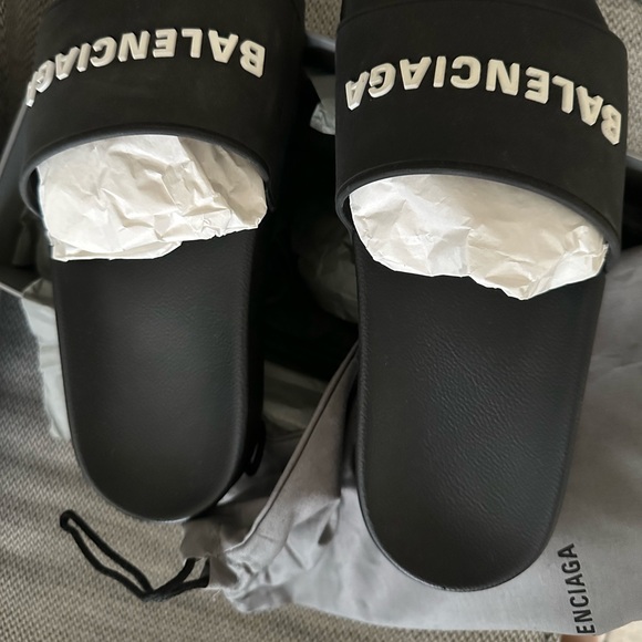 Balenciaga Pool Slides Black/White - Picture 1 of 2
